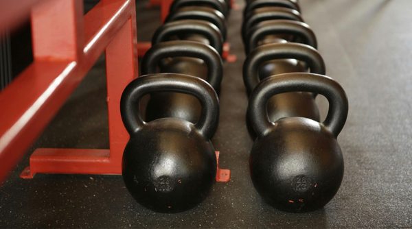 Kettlebell: perché stanno diventando uno degli strumenti più usati nel fitness moderno